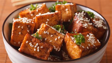  Le Tofu Pourri de Fuyang: Un Plat Fermenté qui Défie les Sens et Réveille la Papille!