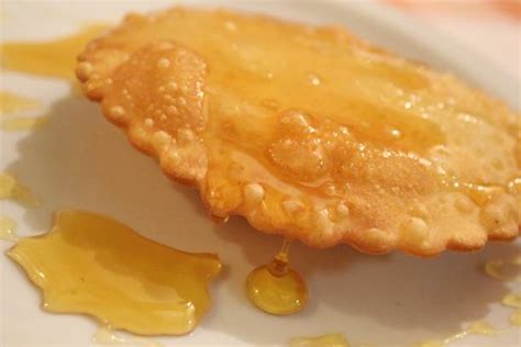  La Seadas! Un Délice Croustillant aux Saveurs Douces et Épicées de la Sardaigne.