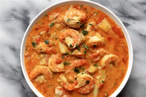 Moqueca de Camarão: Une symphonie de saveurs épicées et un hommage à la fraîcheur du poisson!