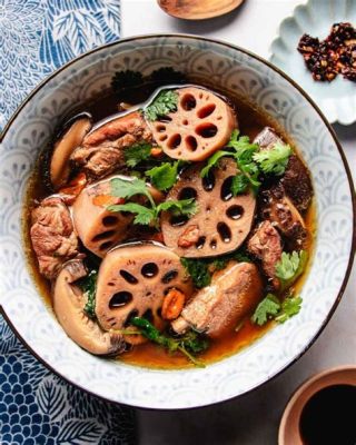  Le riz aux graines de lotus parfumé à la viande de porc et à la saveur umami : Un voyage culinaire envoûtant dans les ruelles gourmandes de Guilin!