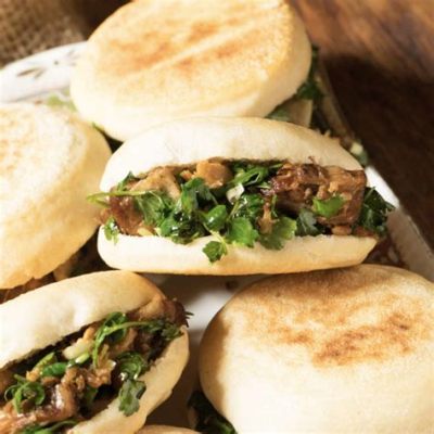  Rou Jia Mo: Savoring the Juicy Tanginess and Crispy Indulgence of Xi'an's Famous Flatbread Sandwich